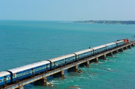 Know your train location through SMS in India Know your train location through SMS in India