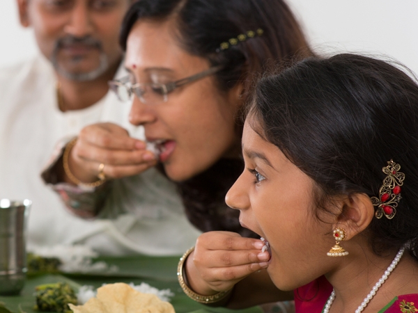 the-benefits-of-eating-with-your-hands-healthy-living-indiatimes