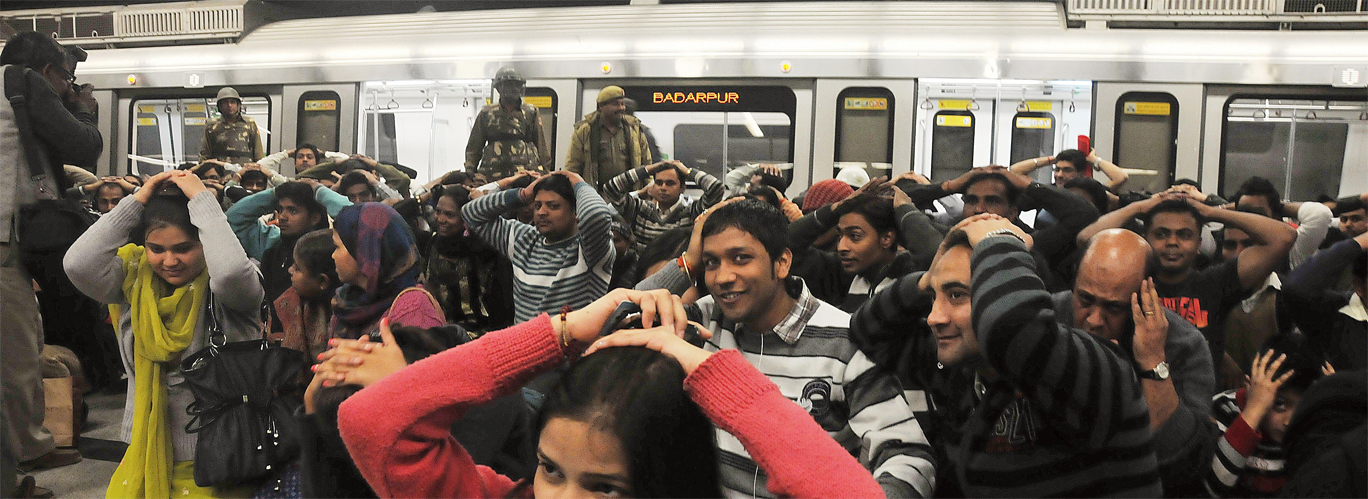 13 Annoying Things People Do In The Delhi Metro