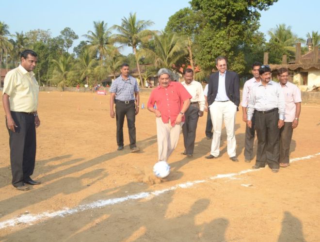 Manohar Parrikar playing football Manohar Parrikar playing football