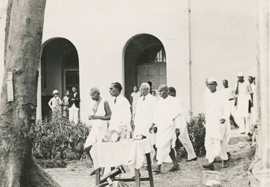 Gandhi Gandhi