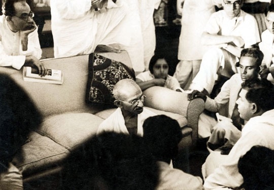 Gandhi Gandhi