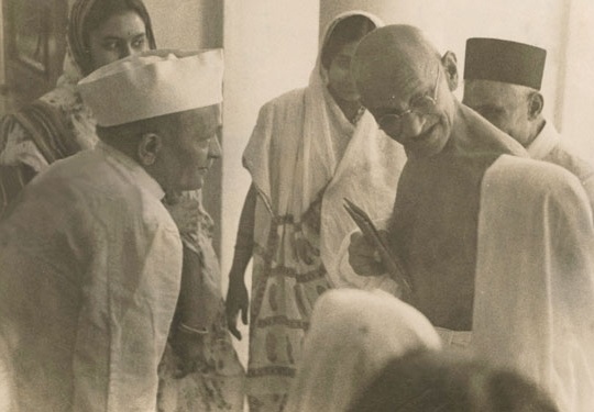 gandhi gandhi