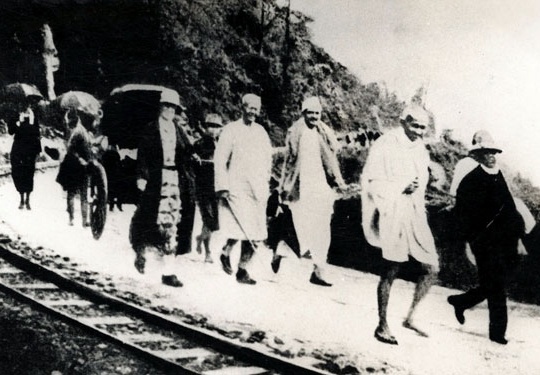 Gandhi Gandhi
