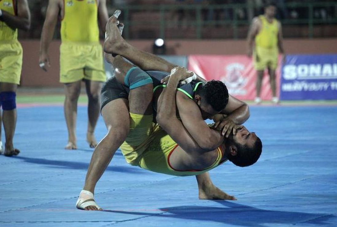 Royal Kings USA compete against Yo Yo Tigers during the 2014 World Kabaddi league tournament 