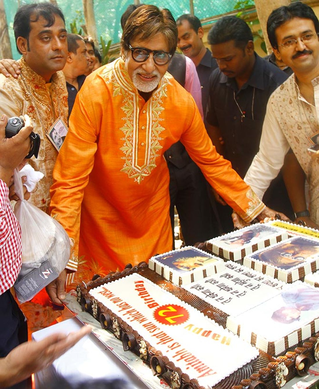 Amitabh Bachchan celebrates his 72nd birthday 