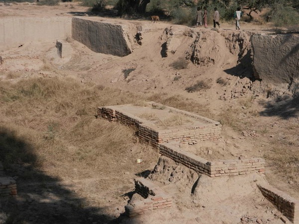 03-excavated_portion_towards_east_of_mou