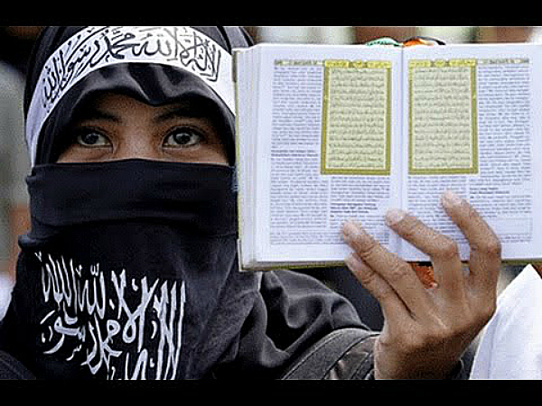 women quran ISIS women quran ISIS