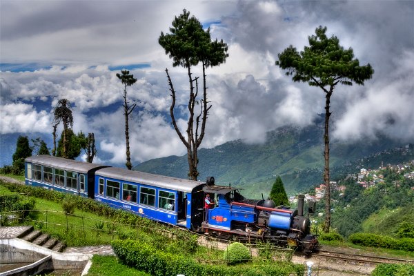 darjeeling toy train