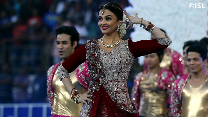 Aishwarya Rai Bachchan performing at the 2015 ISL opening ceremony