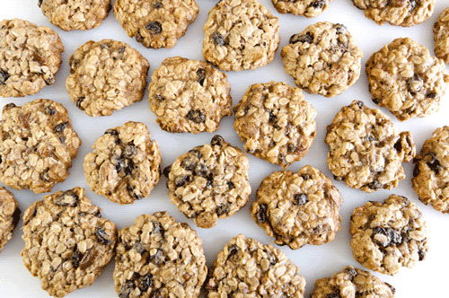 http://media.indiatimes.in/media/content/2015/Oct/oatmeal-cookies-animated_1445942977.gif