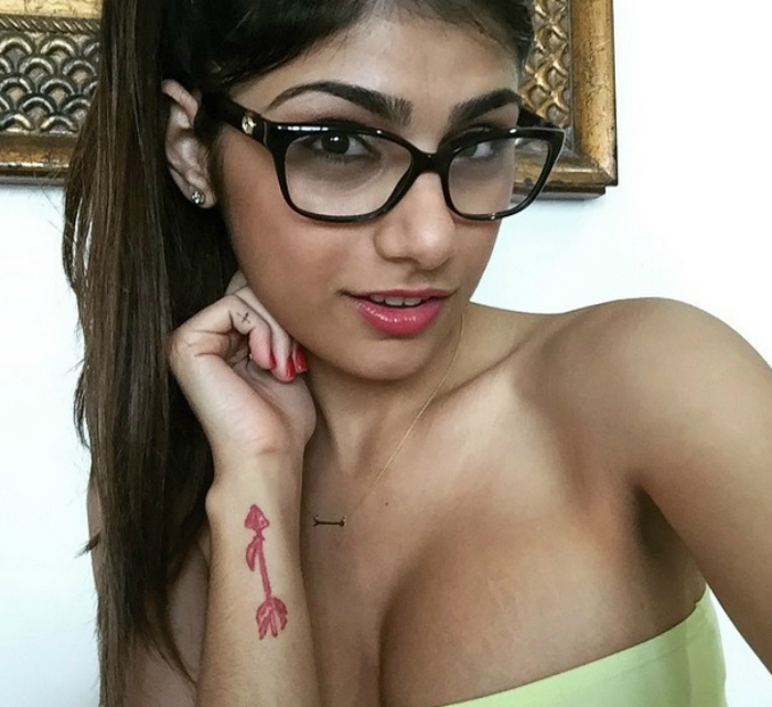 700px x 641px - Mia Khalifa stirs up religious controversy with this image