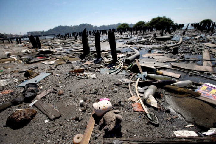 Sewage in the Bay