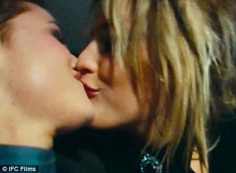 Heather Graham Lesbian Kiss 107