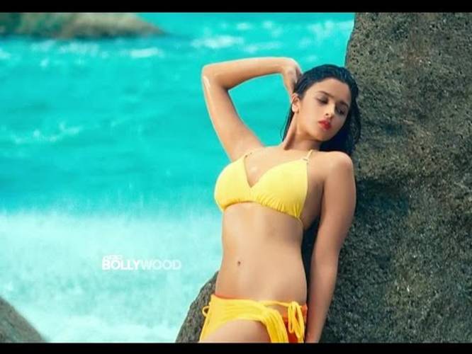 Hot Alia Bhatt In Yellow Bikini Alia Bhatt Hot Scene HD