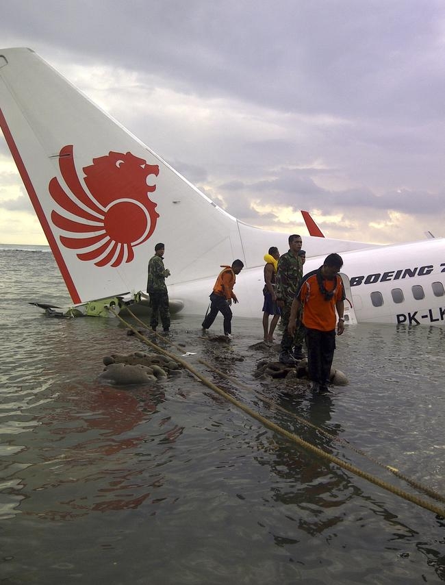 PHOTOS: Lion Air Plane Crashes Into Sea In Bali - Indiatimes.com