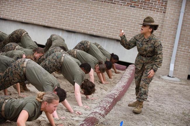 Tough Women In Uniform Marine Boot Camp Shows Girl Power 