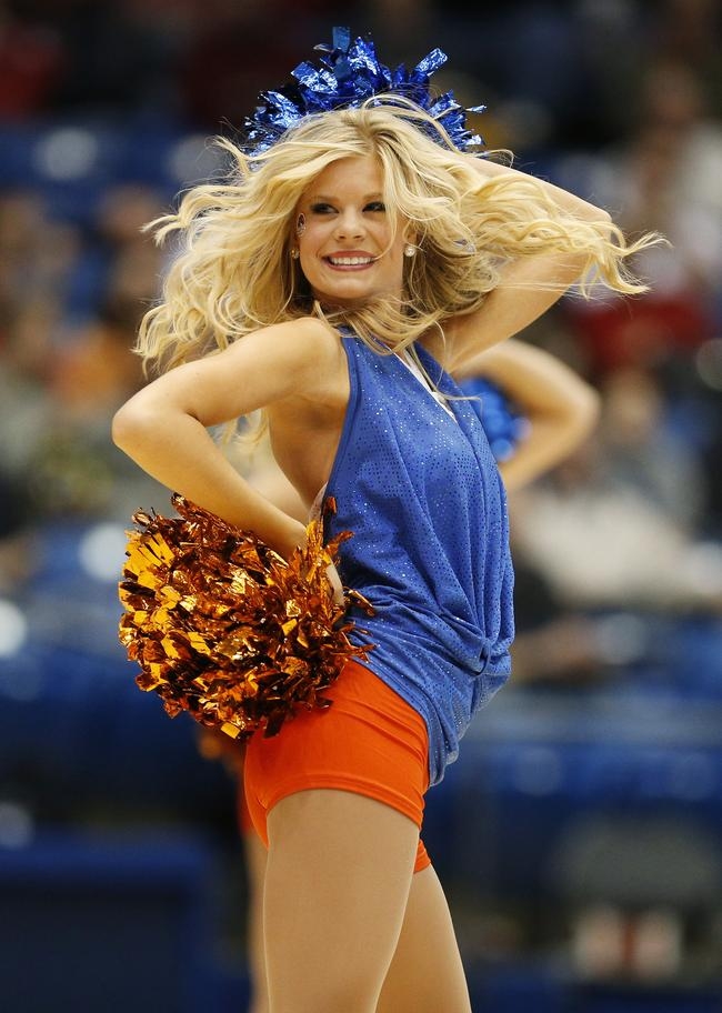 Sexy Cheerleaders Sexier Moves