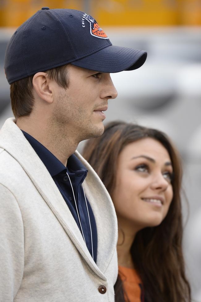 COSY PICS: Ashton Kutcher and Mila Kunis - Indiatimes.com