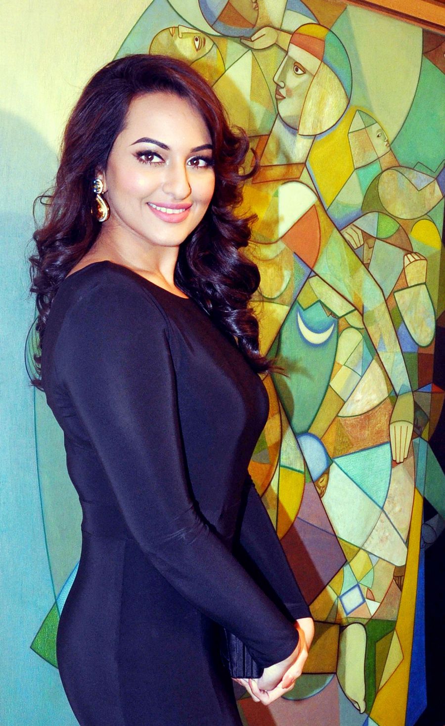 Buxom Bombshell Sonakshi Sinha Fills Out Slinky Gown With Thigh High Slit