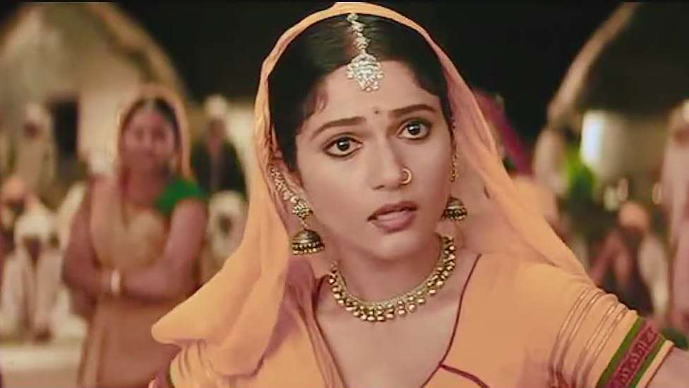 8 Sexy Bollywood Onscreen Radhas 
