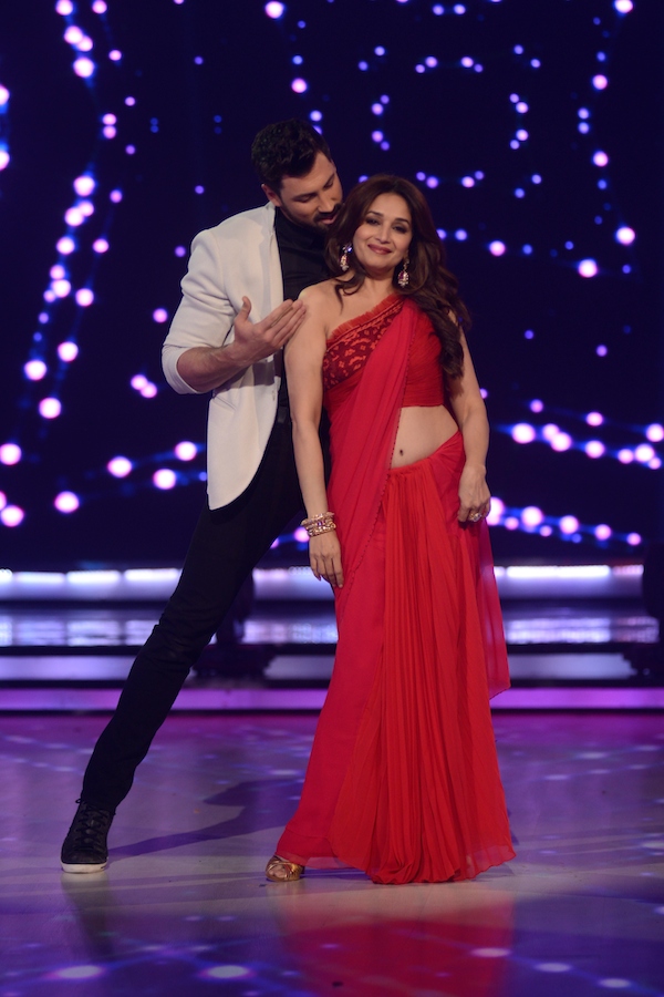 Madhuri Dixit Makes Hearts Go Dhak Dhak In A Red Hot Saree Jhalak 