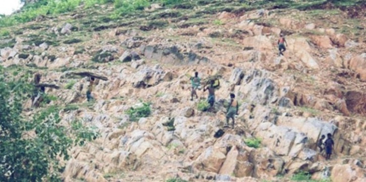 Gunung yang menghubungkan antar desa ini banyak merenggut korban. (Foto: indiatimes.com)