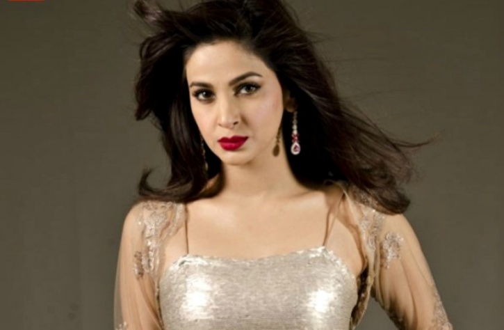 Pakistani Actress Saba Qamar Is Set To Make Her Bollywood 