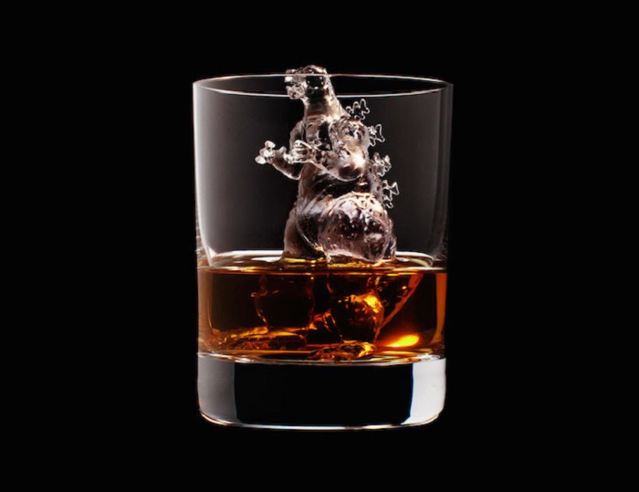 20 Beautifully Carved Ice Cubes That'll Add An Edge To Your Peg Of