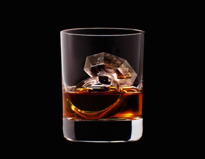 20 Beautifully Carved Ice Cubes That'll Add An Edge To Your Peg Of