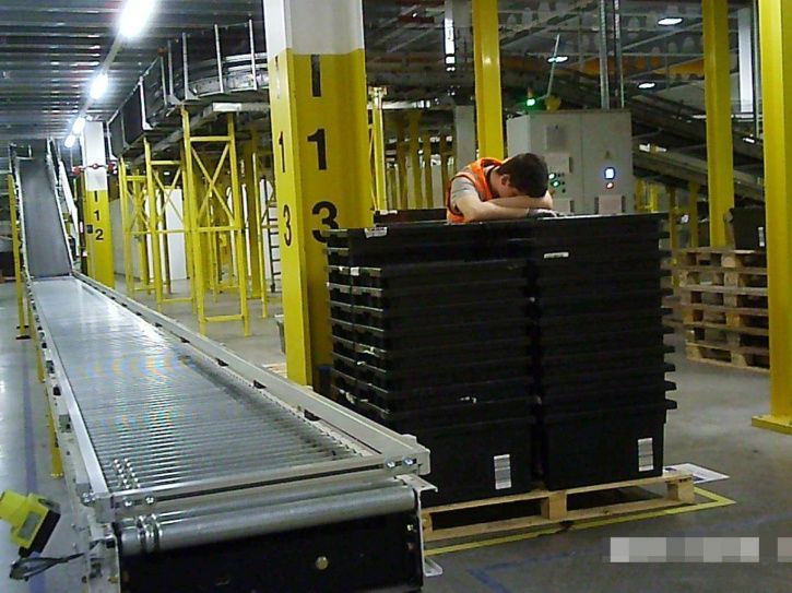 amazon-employees-are-so-overworked-and-tired-that-they-are-falling