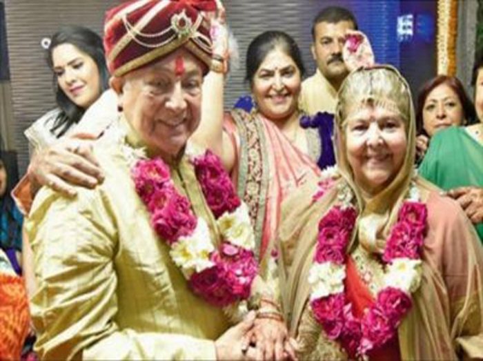 Mexican Couple Gets Remarried In India According To Hindu Customs 50 ...