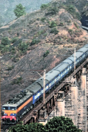 These Are The 10 Most Dangerous Train Routes In The World! - Indiatimes.com