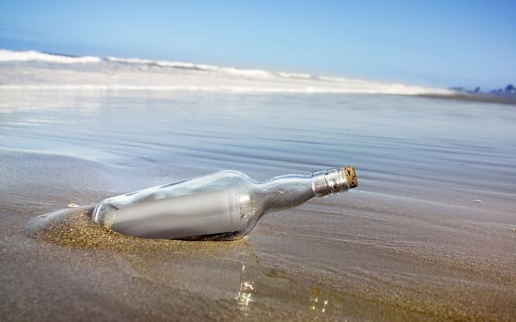 Woman Discovers Message-In-A-Bottle She Threw Into The Sea 29 Years Ago ...