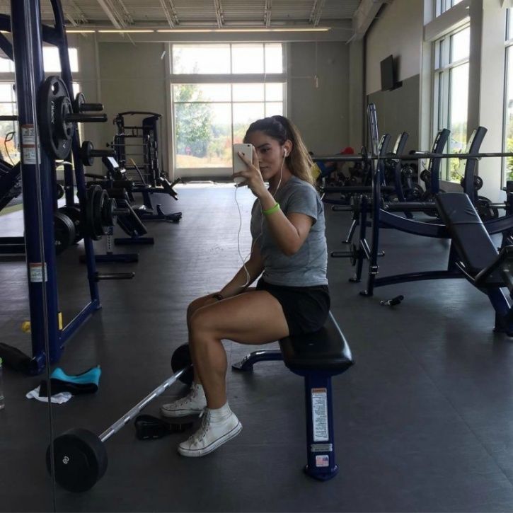 So you’ve been wanting to lose weight but lack the inspiration or motivation to get started? Meet Esbeidy Barrera, who went from a whopping 101 kilos to a slender 65 kilos through her dedication for transforming her physique. Her story is bound to get you started on your fitness journey. She doesn’t believe in diets, eats in moderation and combines regular cardio and weight training