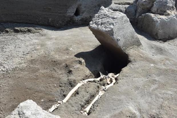 Archaeologists Discover A 2,000-Year-Old Man With A Missing Skull In ...