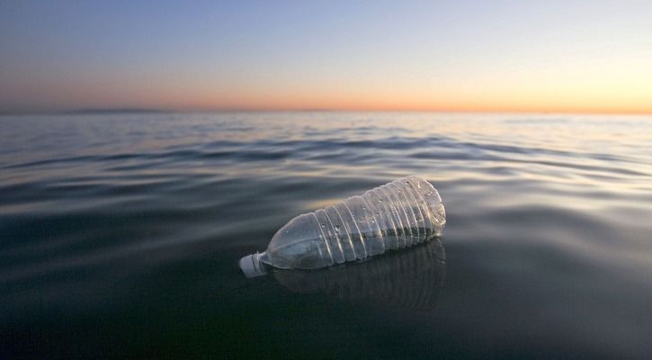 plastic pollution in the sea