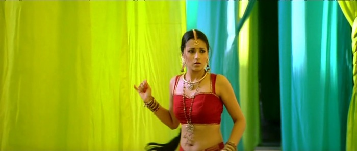 trisha hot navel kiss