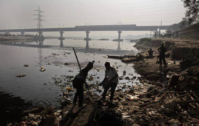 water pollution in delhi essay