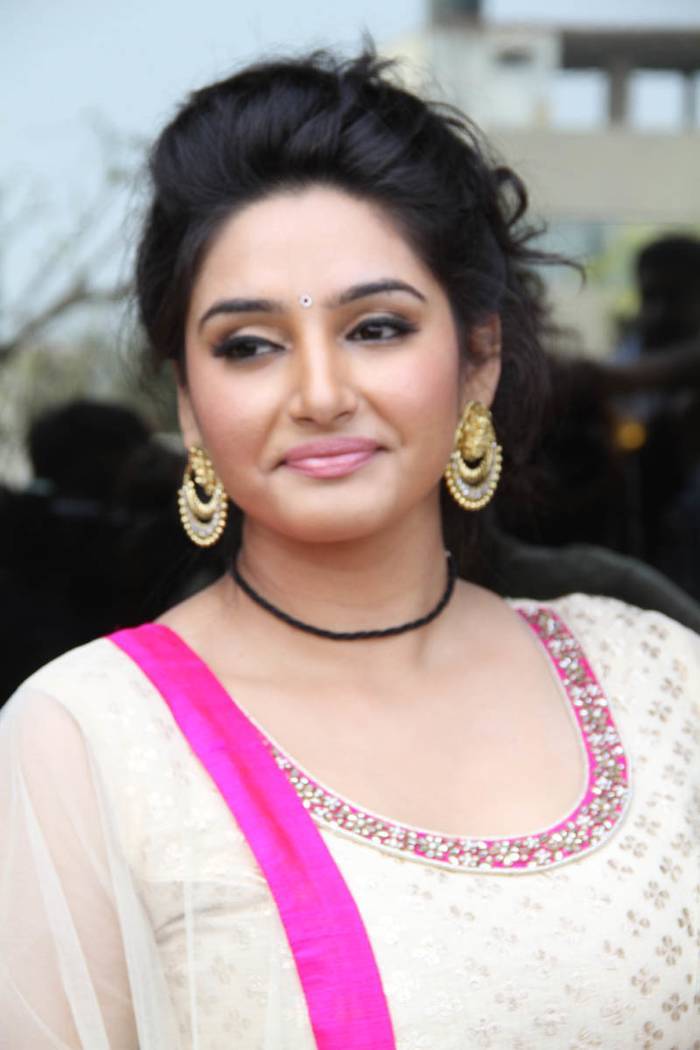 Ragini Dwivedi