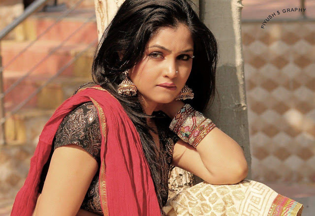 Meet the new Angoori bhabhi, Shubhangi Atre Photos - Indiatimes.com