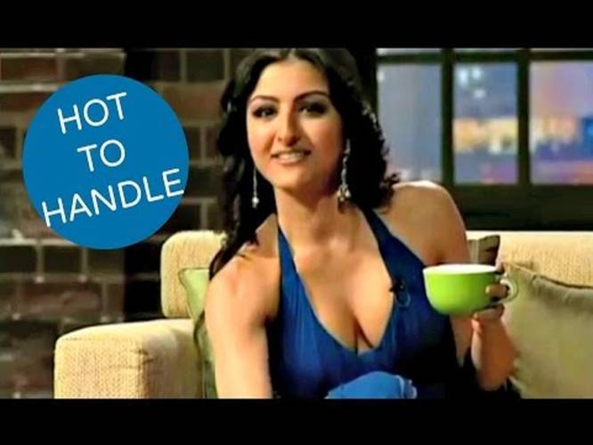 Soha Ali Khan Hot Wardrobe Malfunction Juicy Cleavage Exposed