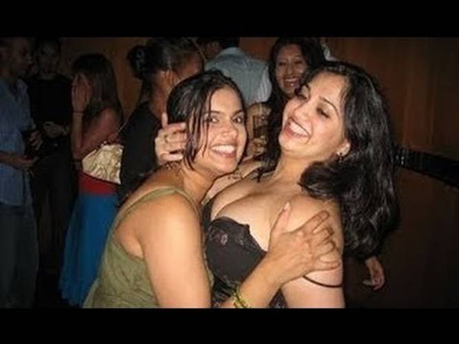 Bollywood Actress Show S Too Much In Drunk Party Footage