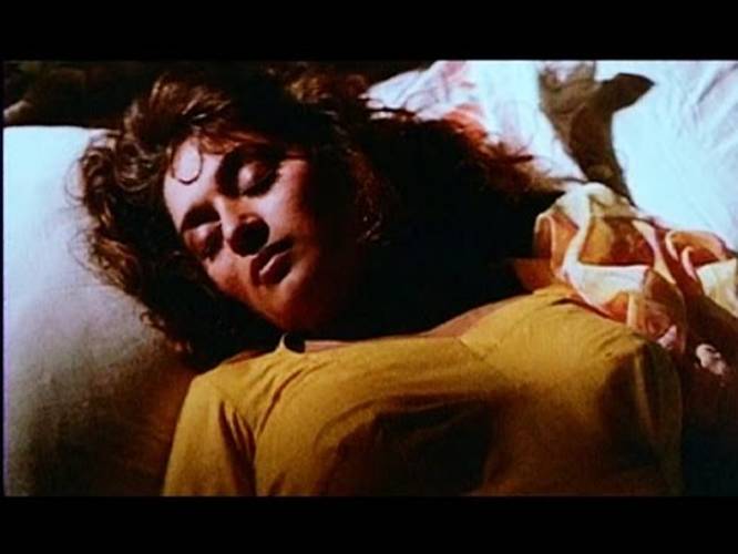 "Romantic Scene" - Hot Madhuri Dixit - "Yaraana"