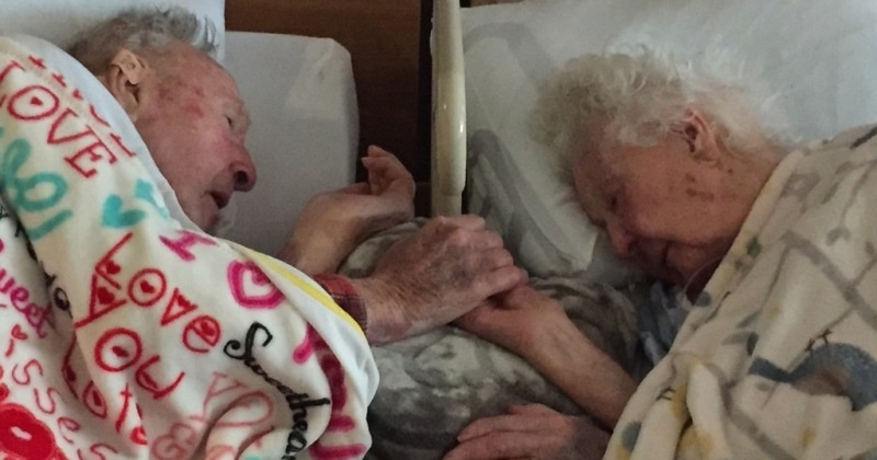 Reddit User Posts Heartbreaking Picture Of 100 Year Old Grandpa Holding 