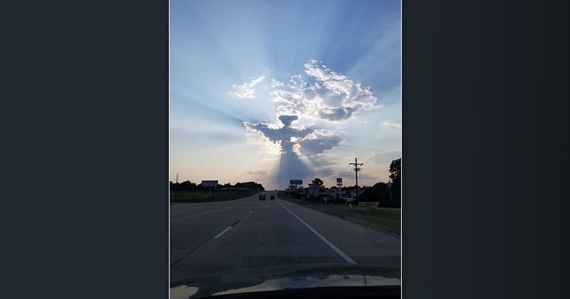 'Glowing' Angel Cloud Appears Over Texas, Man Who Captured It Calls It ...