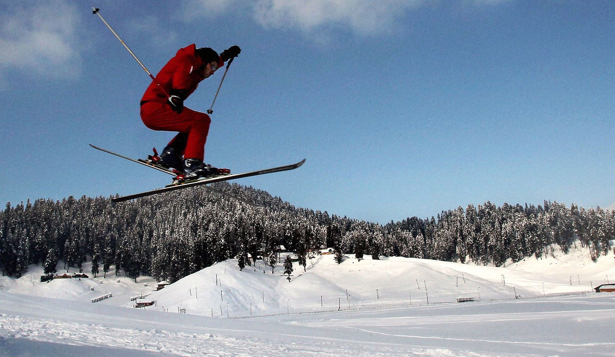 Stunning visuals of snowfall in Kashmir - Indiatimes.com
