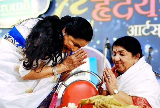 Lata, Asha At Pandit Hridaynath Mangeshkar Awards - Indiatimes.com