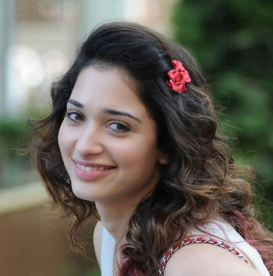 Himmatwala Sexy Tamanna S Sweet Photos