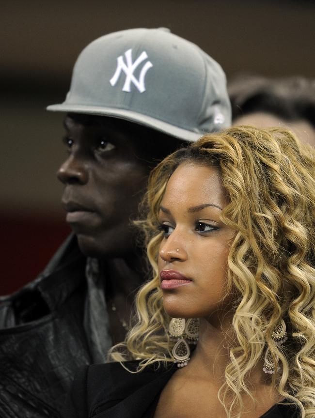 When Mario Balotelli Gets Cozy with Girlfriend ...